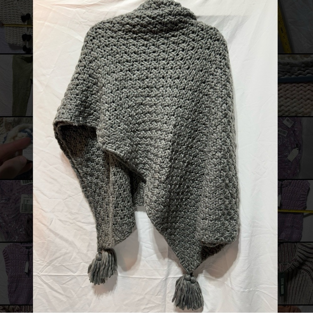 Chunky Gray Knit Throw with Tassels